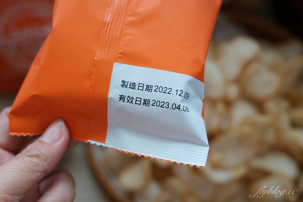 大眼蝦x江記華隆｜兩大品牌聯名出擊！超好吃的江記華隆肉鬆蝦餅，一口接一口吃不停，今年過年送禮就是它 @飛天璇的口袋