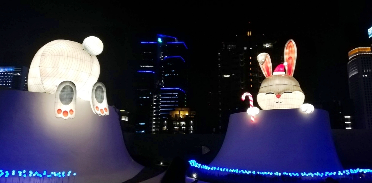 台中國家歌劇院｜2022台中聖誕節活動，瘋耶誕@歌劇院，空中花園出現可愛的嬌兔三窟 @飛天璇的口袋
