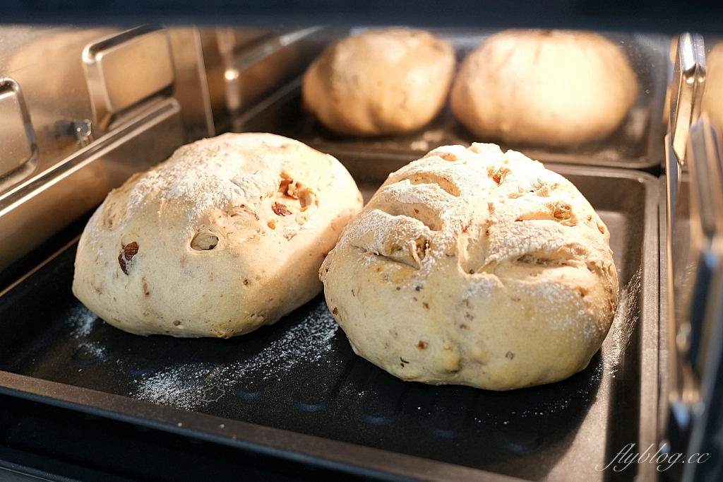 麵包食譜｜裸麥麵包做法｜麵包也可以吃得健康又營養，堅果葡萄裸麥麵包食譜分享 @飛天璇的口袋