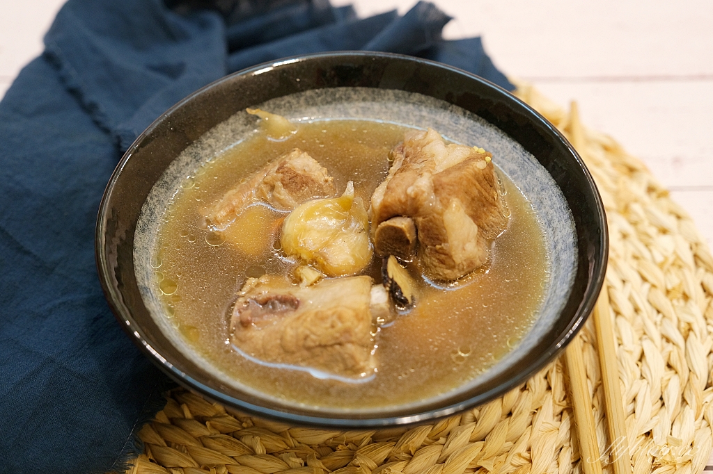 食譜分享｜肉骨茶排骨湯的做法｜冬天輕鬆在家煮一鍋肉骨茶，一鍋到底食譜超簡單 @飛天璇的口袋
