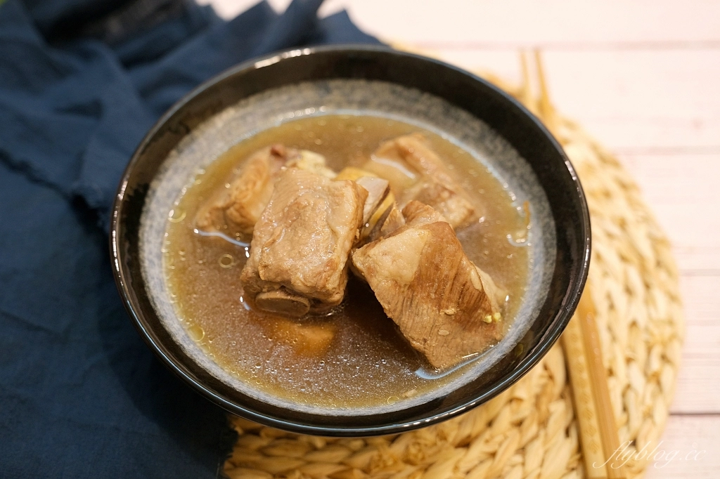 食譜分享｜肉骨茶排骨湯的做法｜冬天輕鬆在家煮一鍋肉骨茶，一鍋到底食譜超簡單 @飛天璇的口袋