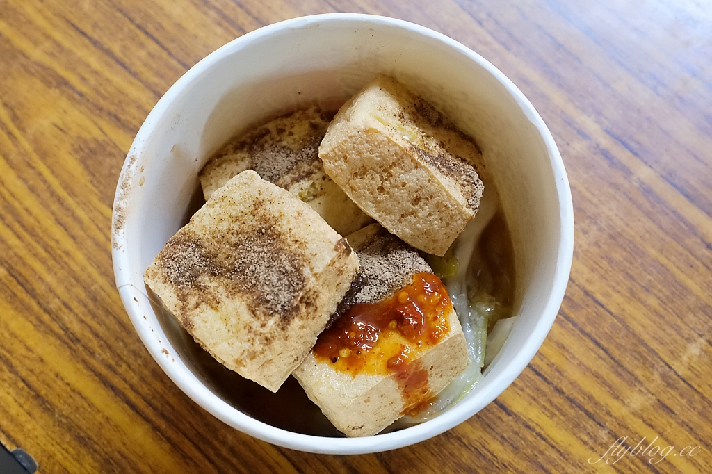 嘉義新港｜新港大樹下古早味臭豆腐，草本自然發酵，飄香一甲子的醬汁 @飛天璇的口袋