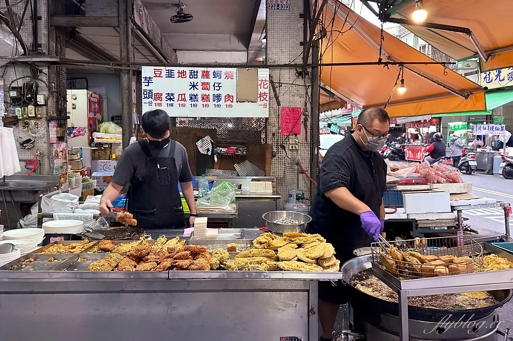 台中西區｜向上市場炸粿，下午3點半才出沒，隱身市場裡的炸粿老攤 @飛天璇的口袋