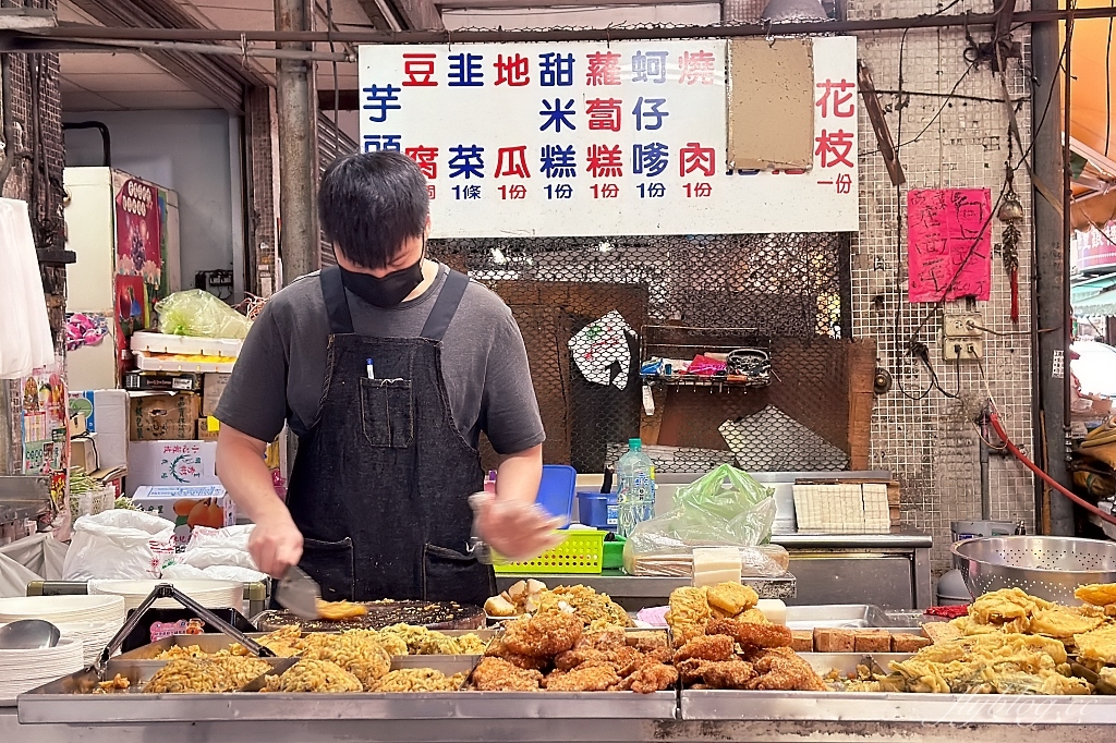 台中西區｜向上市場炸粿，下午3點半才出沒，隱身市場裡的炸粿老攤 @飛天璇的口袋