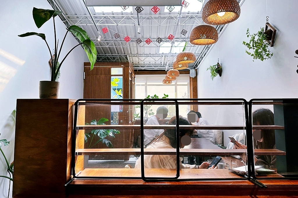 台中西區｜溪木Simmogu Cuisine，被綠意擁蔟的玻璃屋建築，超有水準的台菜創意餐廳 @飛天璇的口袋