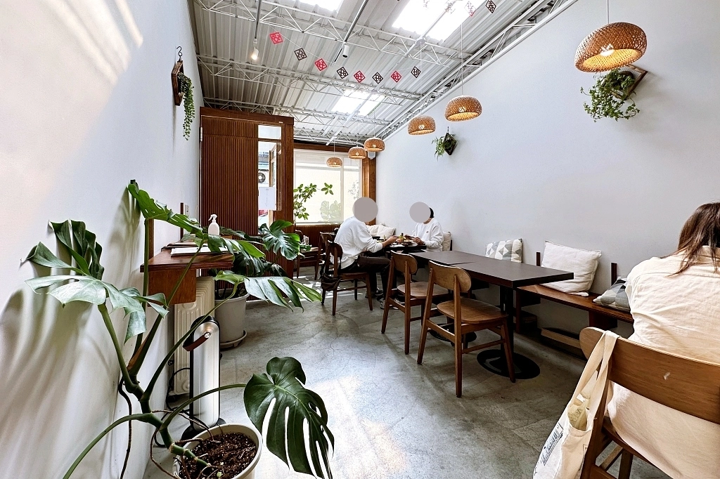 台中西區｜溪木Simmogu Cuisine．綠意擁蔟的玻璃屋建築，超有水準的台菜創意餐廳 @飛天璇的口袋