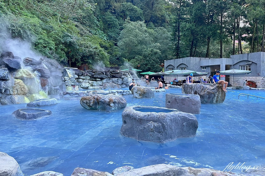 宜蘭大同｜鳩之澤溫泉，群山環繞的夢幻藍湖溫泉，還可以煮溫泉蛋和溫泉玉米 @飛天璇的口袋