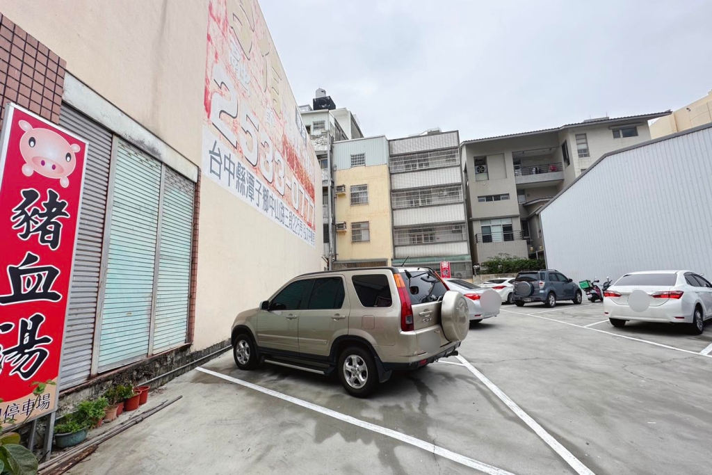 台中豐原｜康康豬豬血湯炒麵．炒麵界的經濟奇蹟，生意好到有自家停車場(附菜單) @飛天璇的口袋