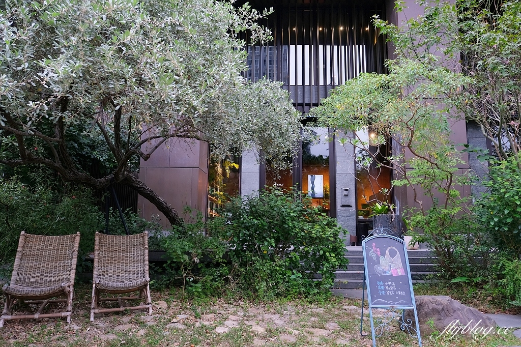 新竹竹北｜半畝院子，竹北森林系咖啡館茶窩窩，坐落在住宅區裡的人文館 @飛天璇的口袋