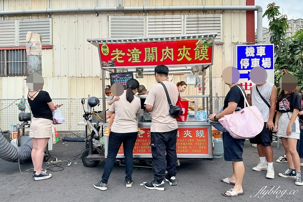 台中南區｜楊記老潼關肉夾饃，大慶夜市最誇張的排隊美食，陝西來的肉夾饃 @飛天璇的口袋