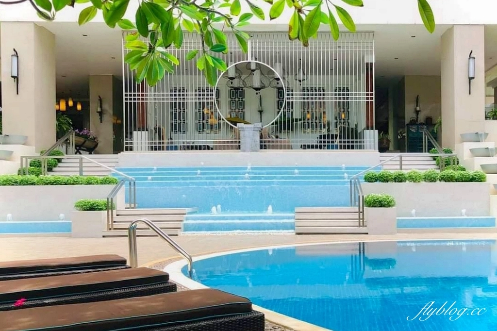泰國芭達雅｜The Bayview Hotel Pattaya，飯店有三座游泳池，後方就是芭達雅沙灘 @飛天璇的口袋