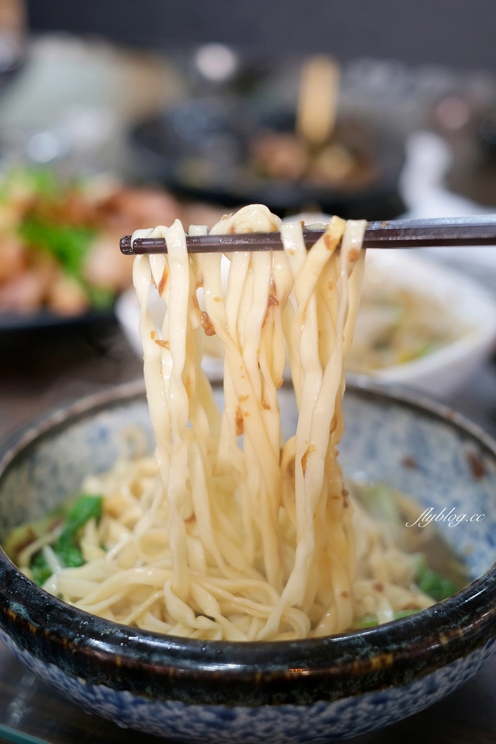 台中南屯｜竹仔腳麵食館，南屯老街40年老店，重新裝潢變得很文青 @飛天璇的口袋