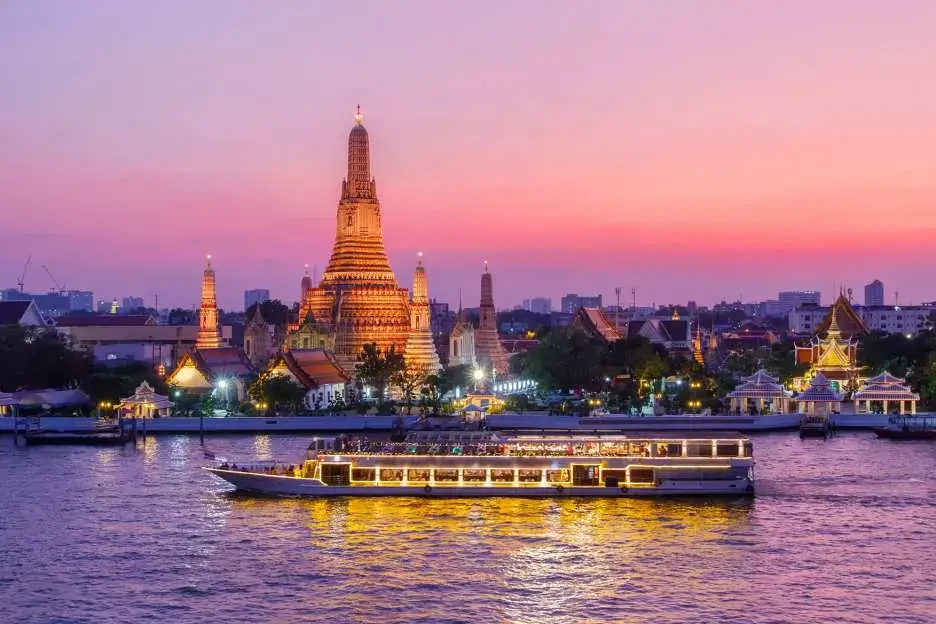 泰國曼谷｜昭披耶河公主號，曼谷最chill的觀光客行程，浪漫至極的遊河百匯晚餐 @飛天璇的口袋