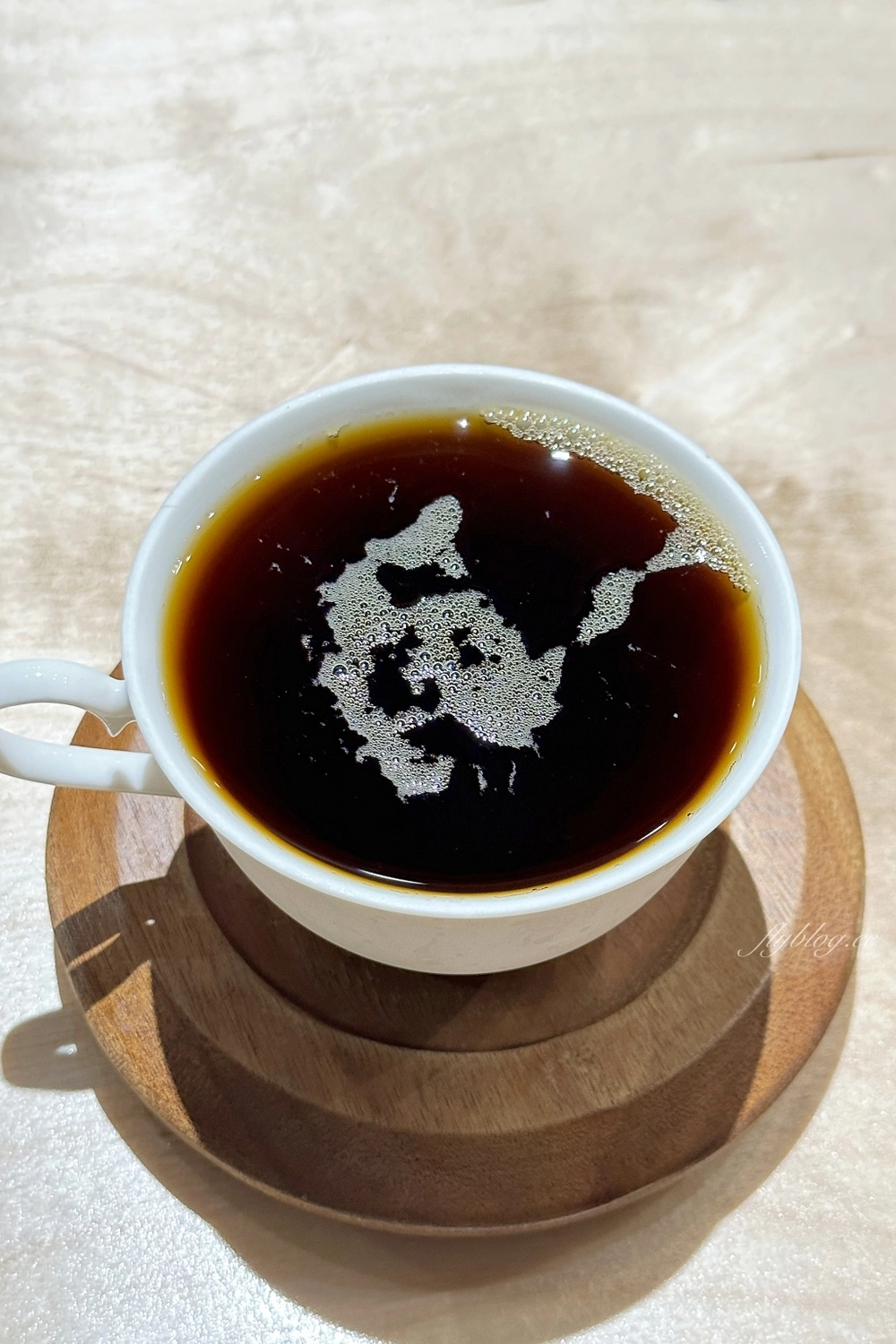 台中南區｜黝脈咖啡．營業到2點的深夜咖啡館，紅磚窯裡喝咖啡的氛圍 @飛天璇的口袋