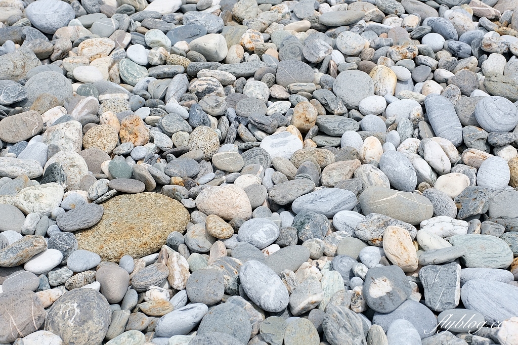 花蓮新城｜曼波海灘．花蓮看海秘境，可以玩石頭疊疊樂 @飛天璇的口袋