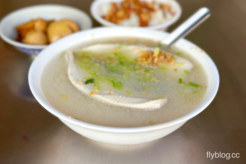 台南中西｜阿星鹹粥．米其林必比登推薦，在地近60年的虱目魚粥 @飛天璇的口袋