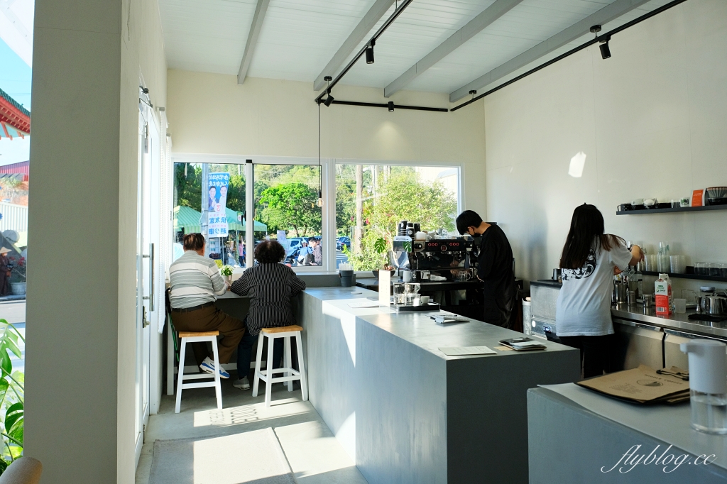 南投埔里｜Middle coffee 明豆咖啡．地母廟旁的韓系咖啡館，咖啡好喝有水準 @飛天璇的口袋