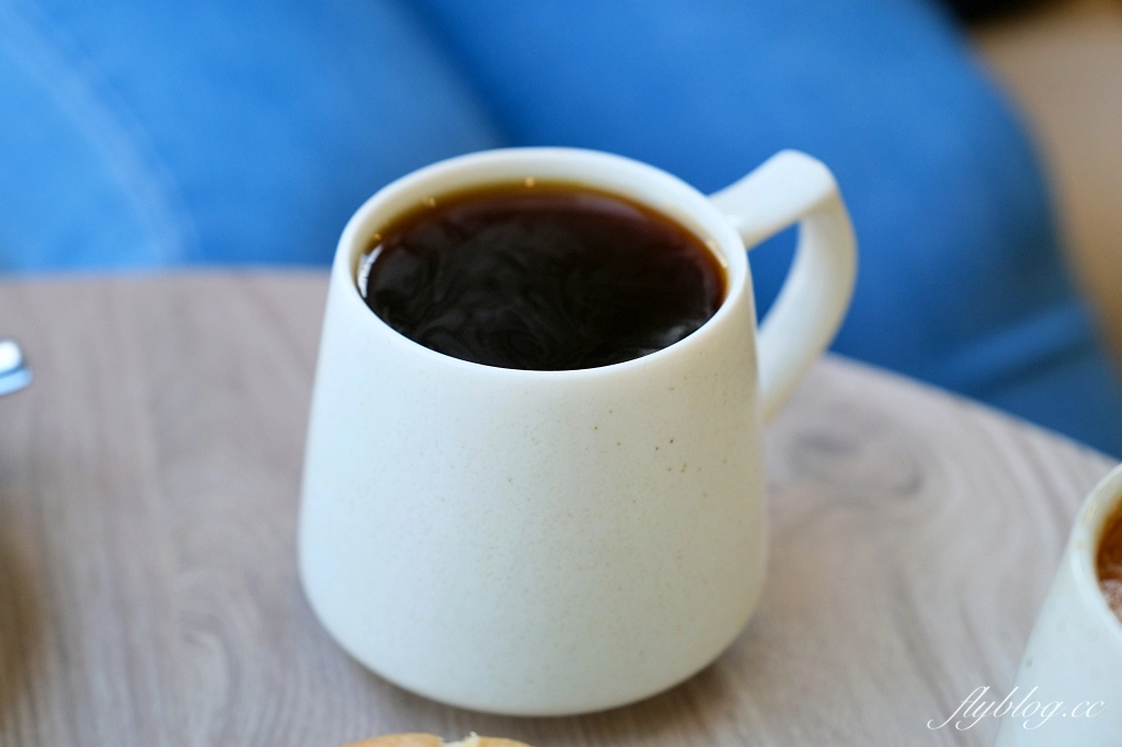 彰化美食｜浮生咖啡．彰化純白貨櫃屋咖啡館，超有水準的咖啡和甜點 @飛天璇的口袋