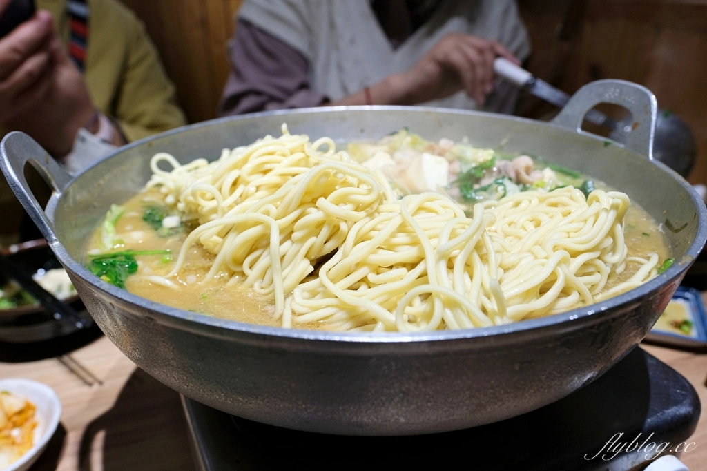 日本福岡｜樂天地 博多站前店．九州限定博多牛腸鍋，在地近50年的好味道 @飛天璇的口袋