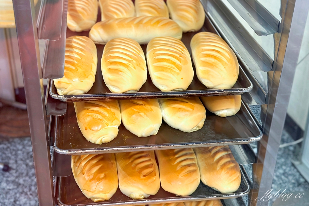 桃園龜山｜金時代專業烘培．只賣兩種麵包，每天都是大排長龍 @飛天璇的口袋
