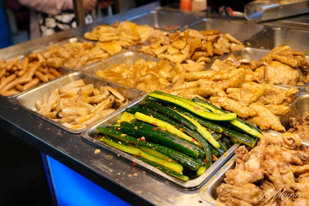 台中中區｜滷味串燒．一串只要10元的冷滷味，超過30種食材任選 @飛天璇的口袋