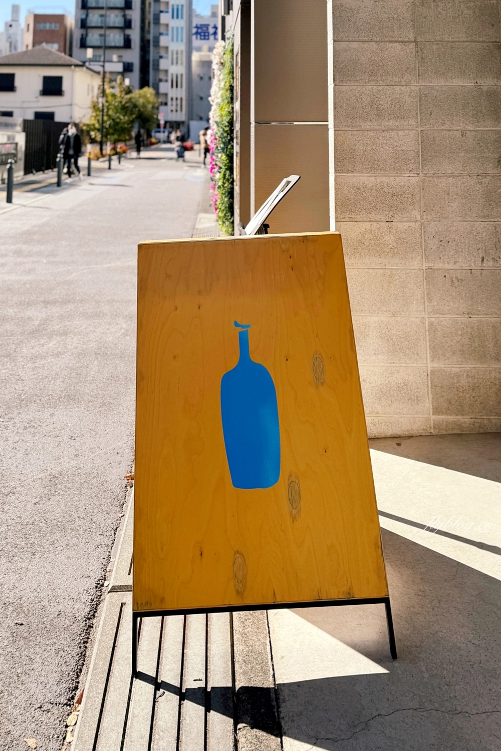 日本東京｜Blue Bottle Coffee 藍瓶咖啡 池袋店．池袋車站步行3分鐘，南池袋公園對面 @飛天璇的口袋