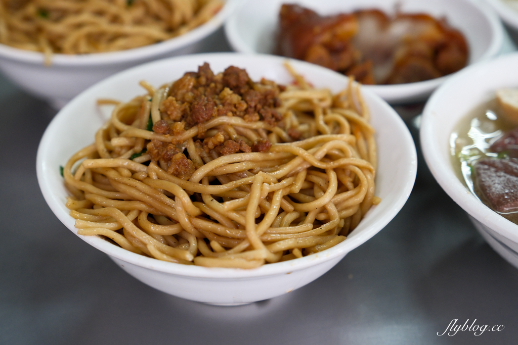 台中東勢｜阿婆炒麵．在地的銅板美食，下午3點開始有賣板條和陽春麵 @飛天璇的口袋