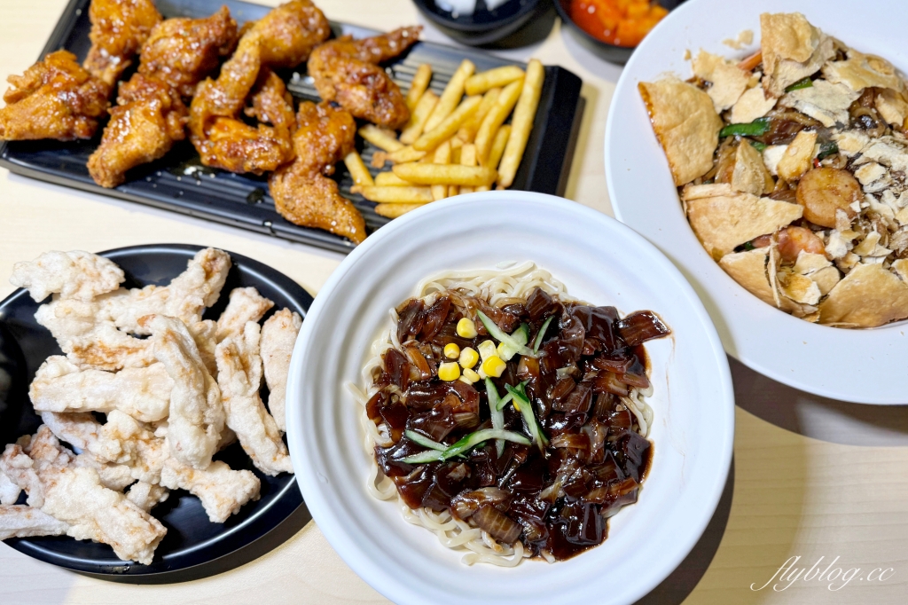 台中西屯｜Black韓noodle．韓國老闆開的韓式餐廳，韓國Youtube推薦逢甲美食 @飛天璇的口袋