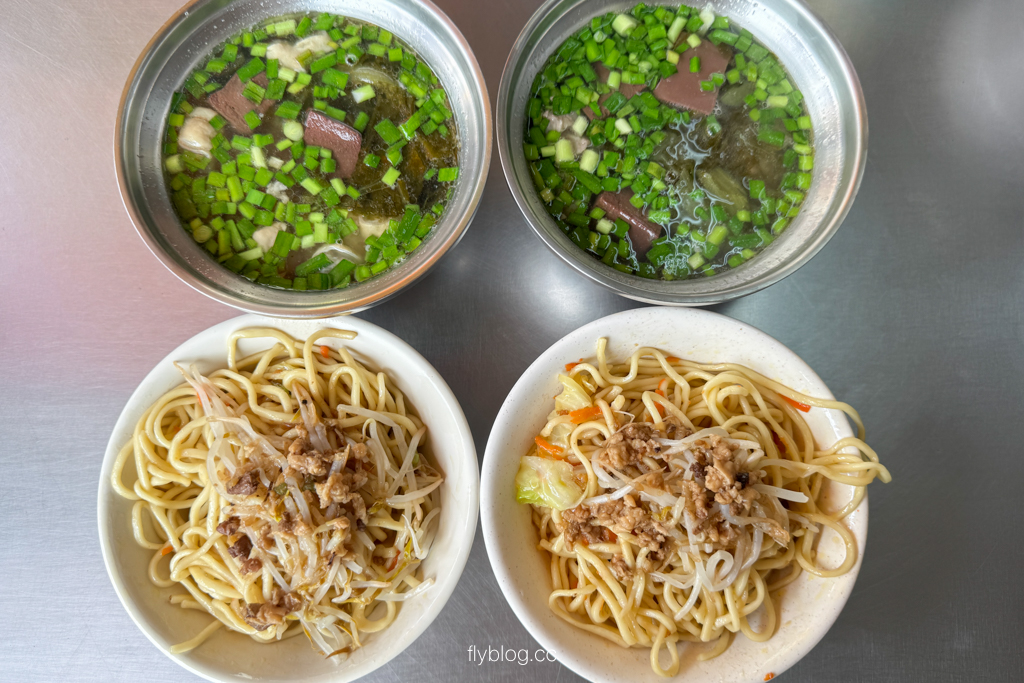 台中北屯｜阿英炒麵．隱藏版的北屯炒麵店，老闆娘人很和藹可親 @飛天璇的口袋