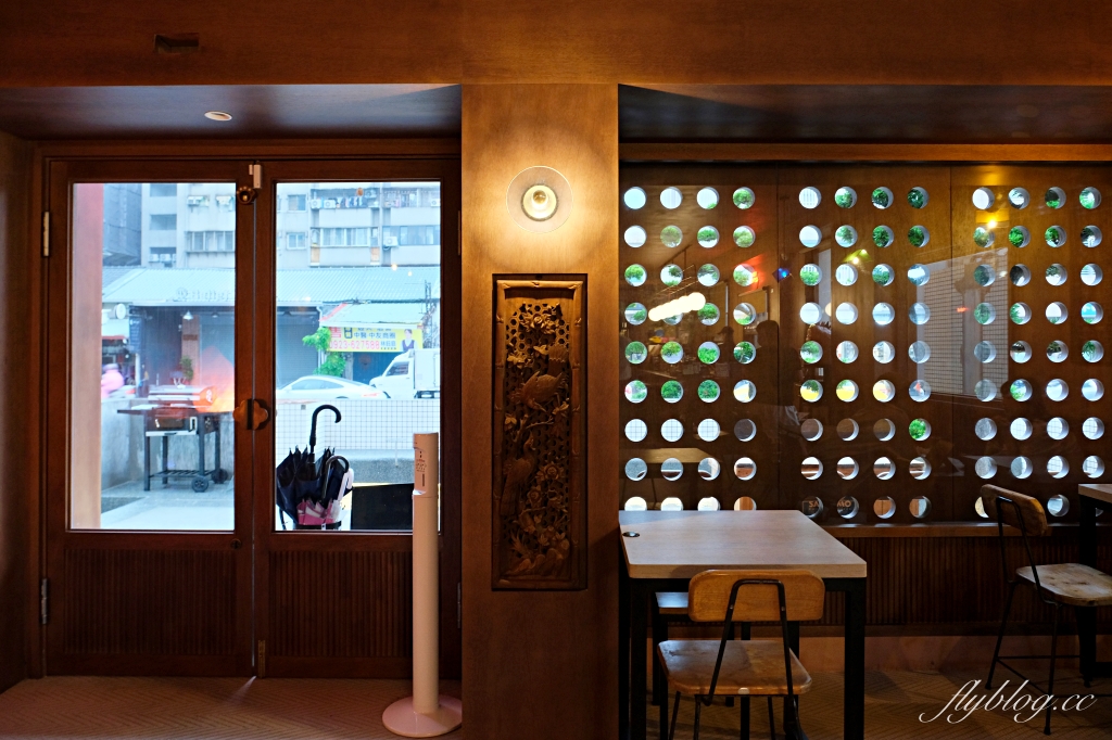 台中北區｜KroX Coffee HQ．充滿復古風情的咖啡館，週末假日營業到深夜 @飛天璇的口袋