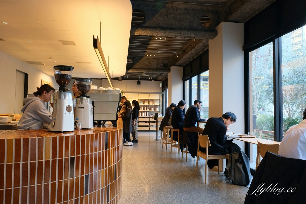 日本東京｜Blue Bottle Coffee 藍瓶咖啡 澀谷店．全世界首間座落於公園內的藍瓶咖啡 @飛天璇的口袋