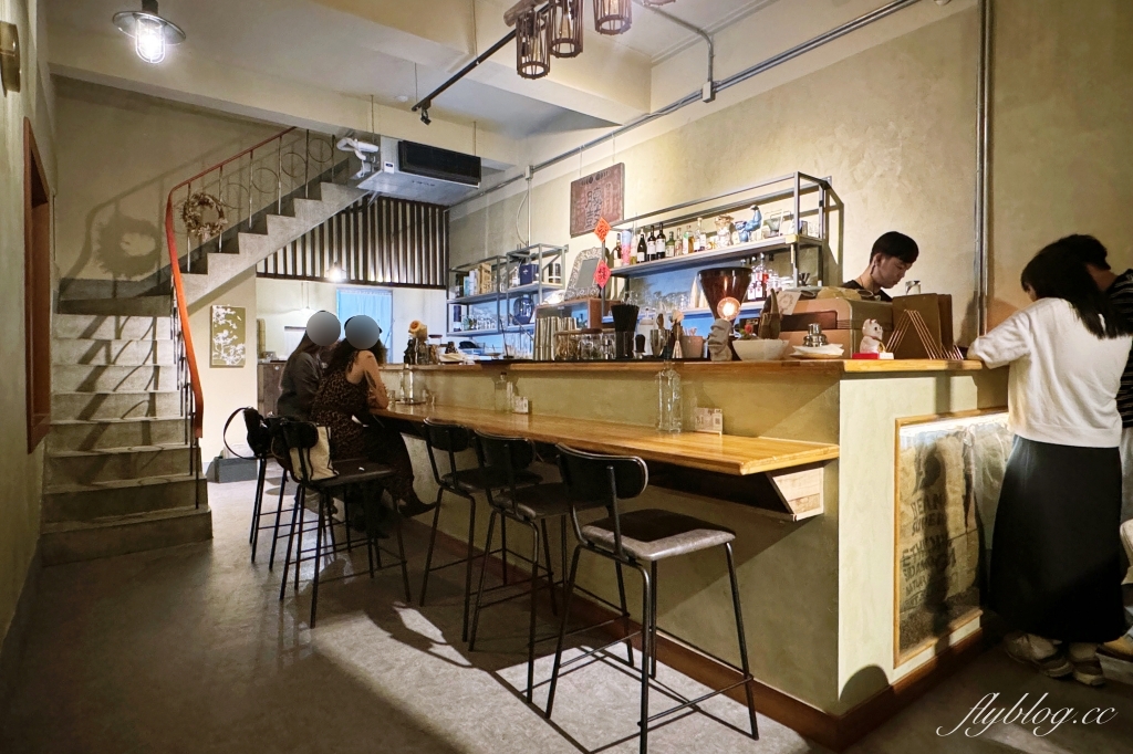 台中西區｜離域 Café．開到深夜台中咖啡館，審計新村下午茶甜點 @飛天璇的口袋