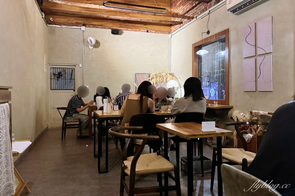 台中西區｜離域 Café．開到深夜台中咖啡館，審計新村下午茶甜點 @飛天璇的口袋