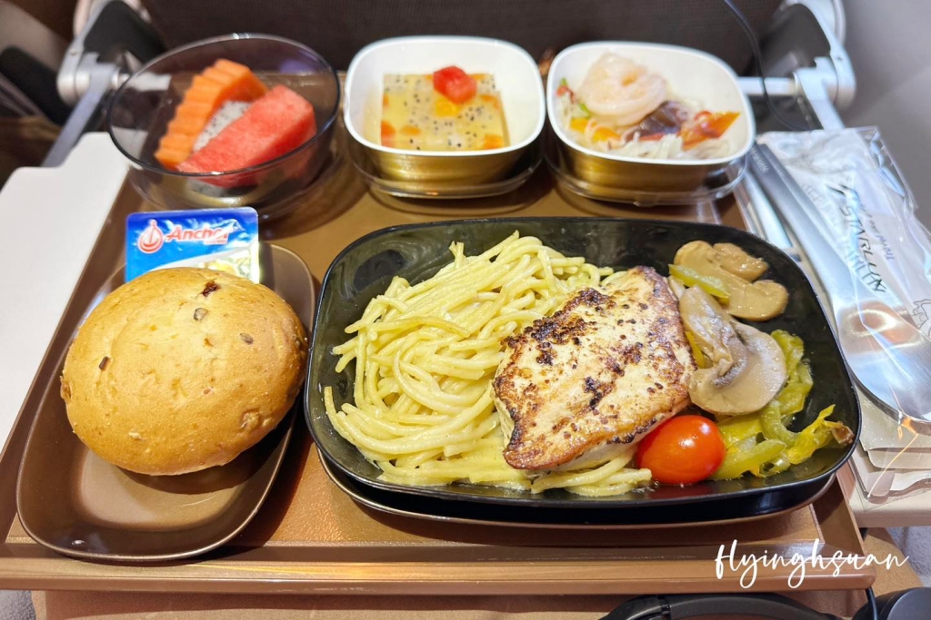 泰國曼谷｜星宇航空JX745 台北-曼谷空中巴士A321NEO機型，機上座位及飛機餐分享 @飛天璇的口袋