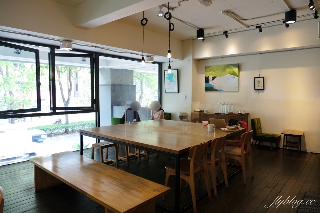 台中南屯｜目覺咖啡 公益店．公益路透明落地窗建築，台中屹立不搖早午餐老品牌 @飛天璇的口袋