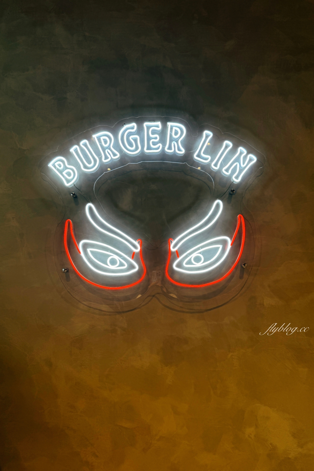 台中西區｜BURGER LIN 漢堡林．網友推薦台中最好吃的漢堡，隱藏精明商圈裡的美味 @飛天璇的口袋