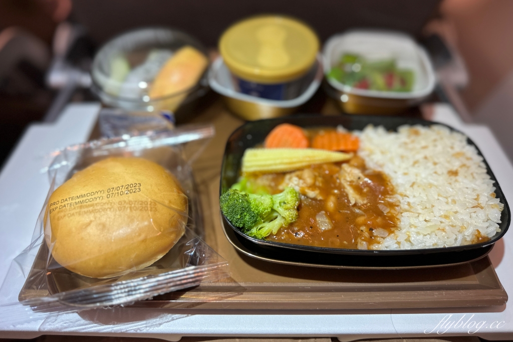 泰國曼谷｜星宇航空JX745 台北-曼谷空中巴士A321NEO機型，機上座位及飛機餐分享 @飛天璇的口袋