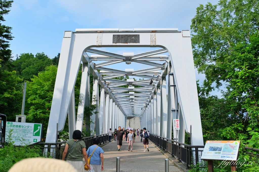 日本北海道｜北海道一日遊．旭山動物園、青池、白鬚瀑布，百匯哈密瓜吃到飽 @飛天璇的口袋