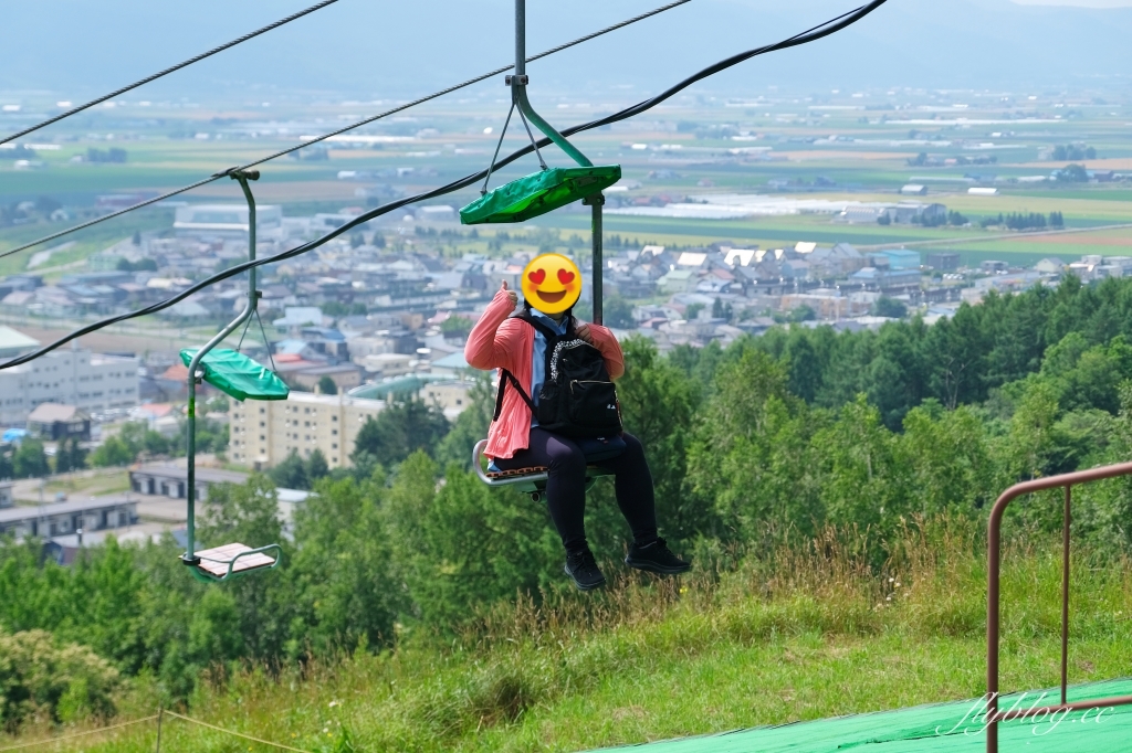 日本北海道｜北星山薰衣草園．坐纜車上山賞薰衣草，坐擁中富良野廣闊景致 @飛天璇的口袋