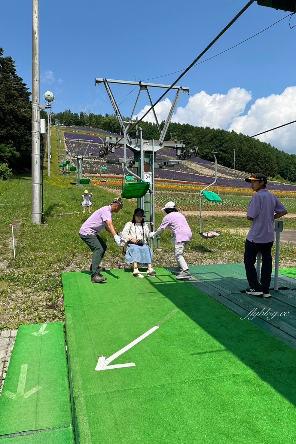 日本北海道｜北星山薰衣草園．坐纜車上山賞薰衣草，坐擁中富良野廣闊景致 @飛天璇的口袋