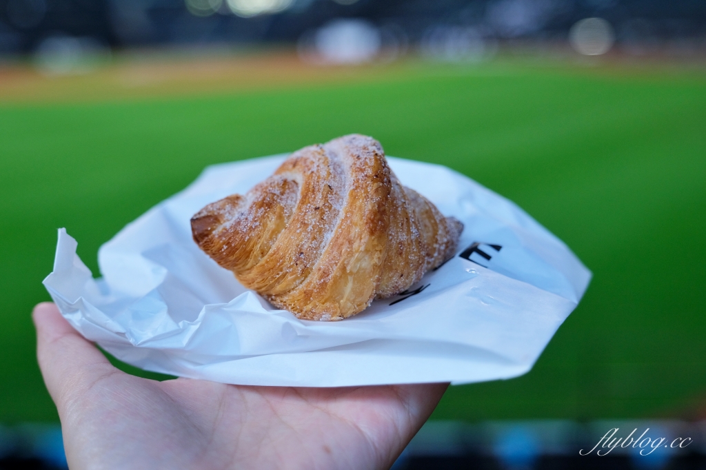 日本北海道｜Truffle BAKERY．木村拓哉最愛的白松露鹽奶油捲，北海道F VILLAGE就有分店 @飛天璇的口袋