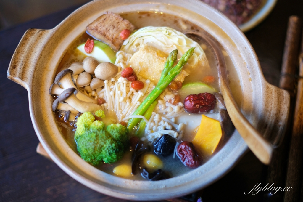 台中南屯｜寬心園精緻蔬食料理．充滿禪風美學的用餐環境，餐點兼具美味與創意 @飛天璇的口袋