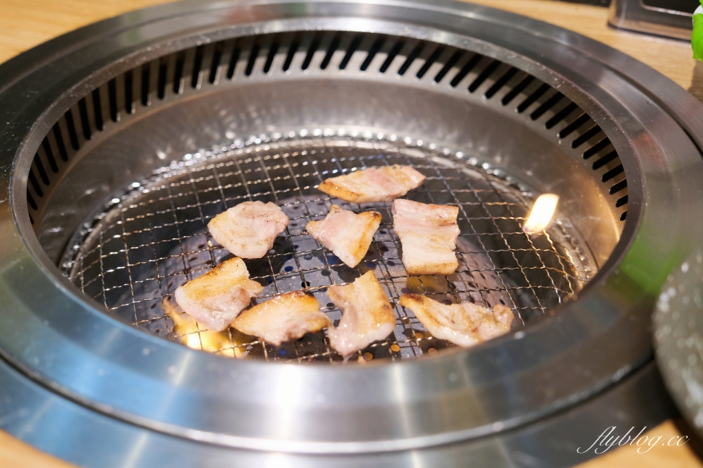 日本大阪｜忍鬨東心齋橋店．大阪隱藏版燒肉店．必點超粗曠牛舌 @飛天璇的口袋