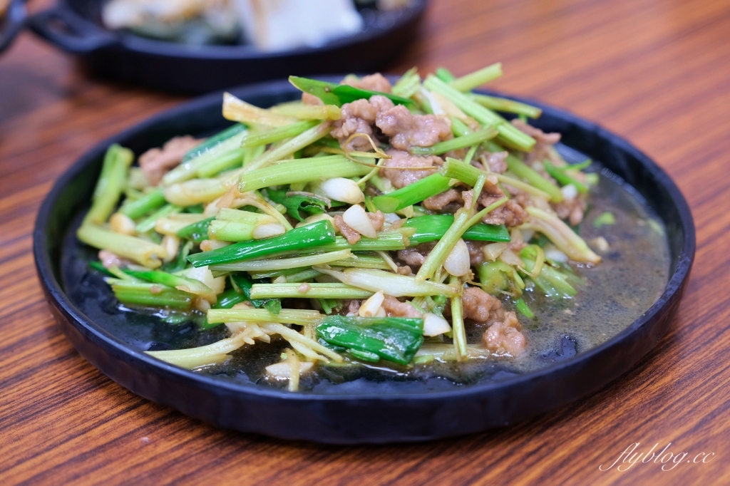 台中南區｜鈺鳳牛羊肉火鍋．古早味碳火牛肉鍋，鄰近中興大學的隱藏版美食 @飛天璇的口袋