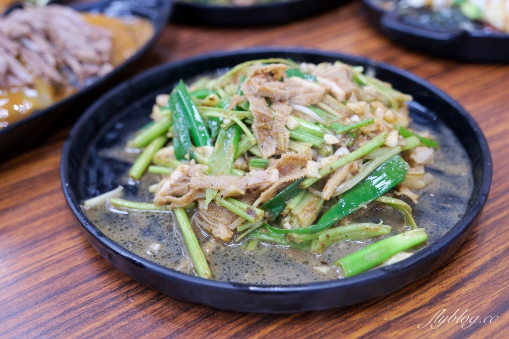 台中南區｜鈺鳳牛羊肉火鍋．古早味碳火牛肉鍋，鄰近中興大學的隱藏版美食 @飛天璇的口袋