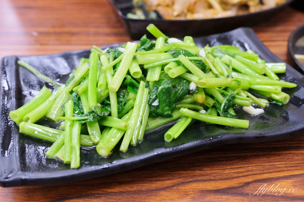 台中南區｜鈺鳳牛羊肉火鍋．古早味碳火牛肉鍋，鄰近中興大學的隱藏版美食 @飛天璇的口袋