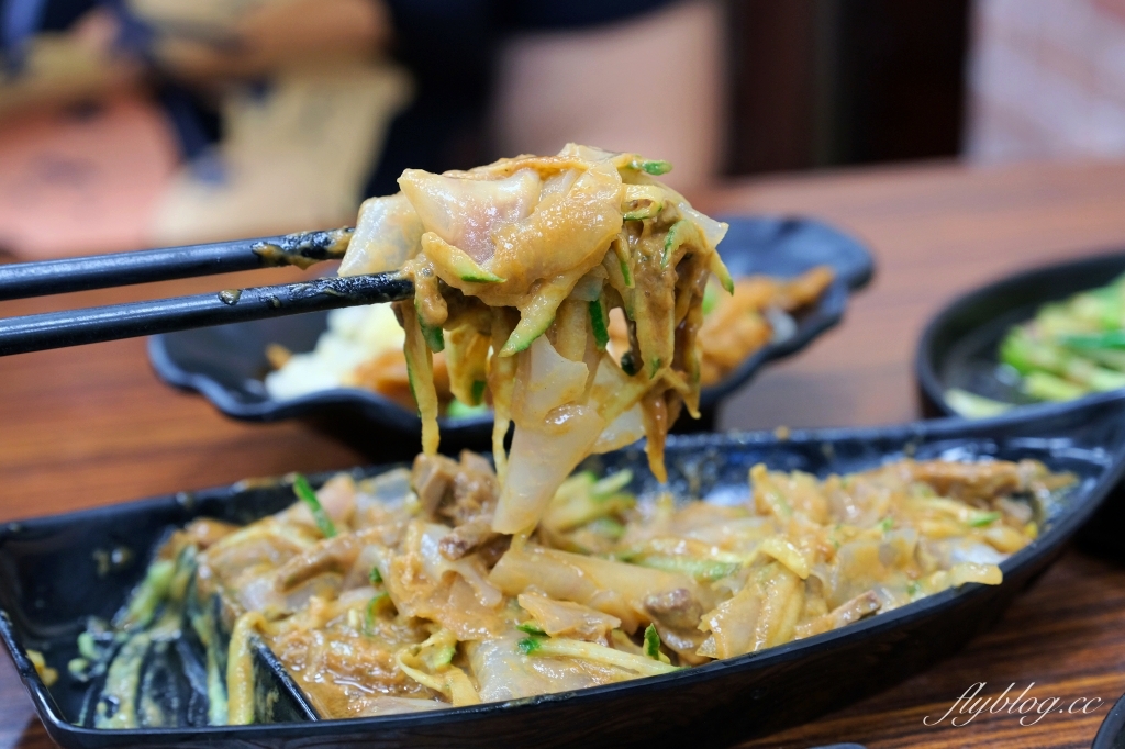 台中南區｜鈺鳳牛羊肉火鍋．古早味碳火牛肉鍋，鄰近中興大學的隱藏版美食 @飛天璇的口袋