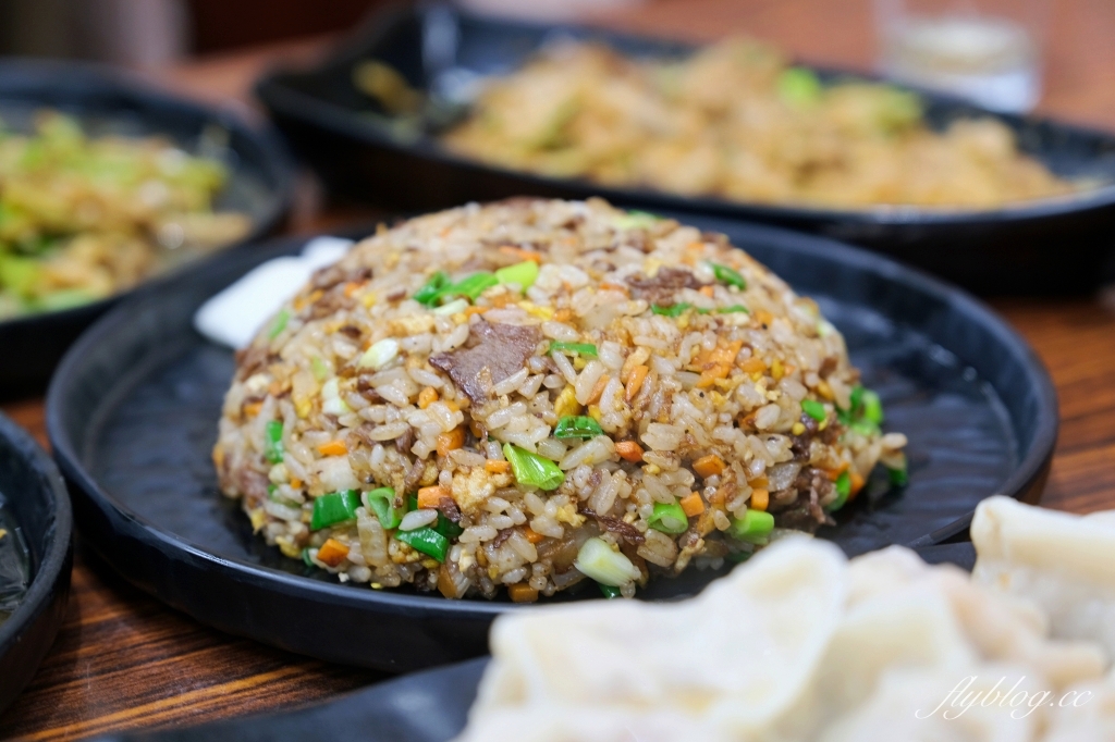 台中南區｜鈺鳳牛羊肉火鍋．古早味碳火牛肉鍋，鄰近中興大學的隱藏版美食 @飛天璇的口袋