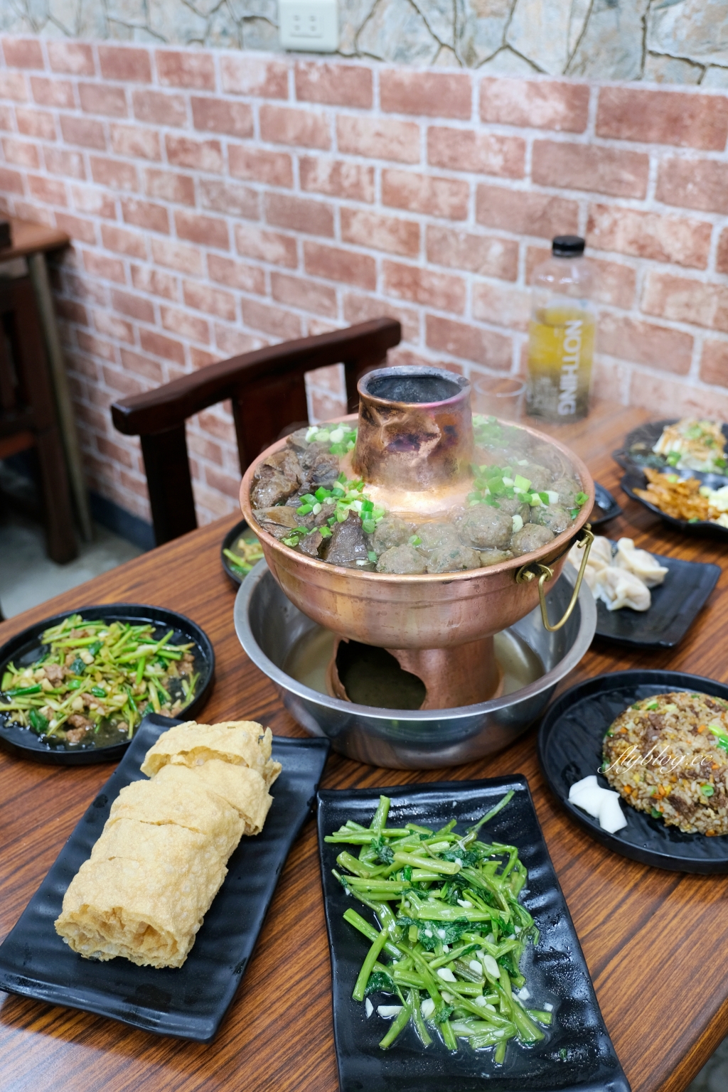 台中南區｜鈺鳳牛羊肉火鍋．古早味碳火牛肉鍋，鄰近中興大學的隱藏版美食 @飛天璇的口袋