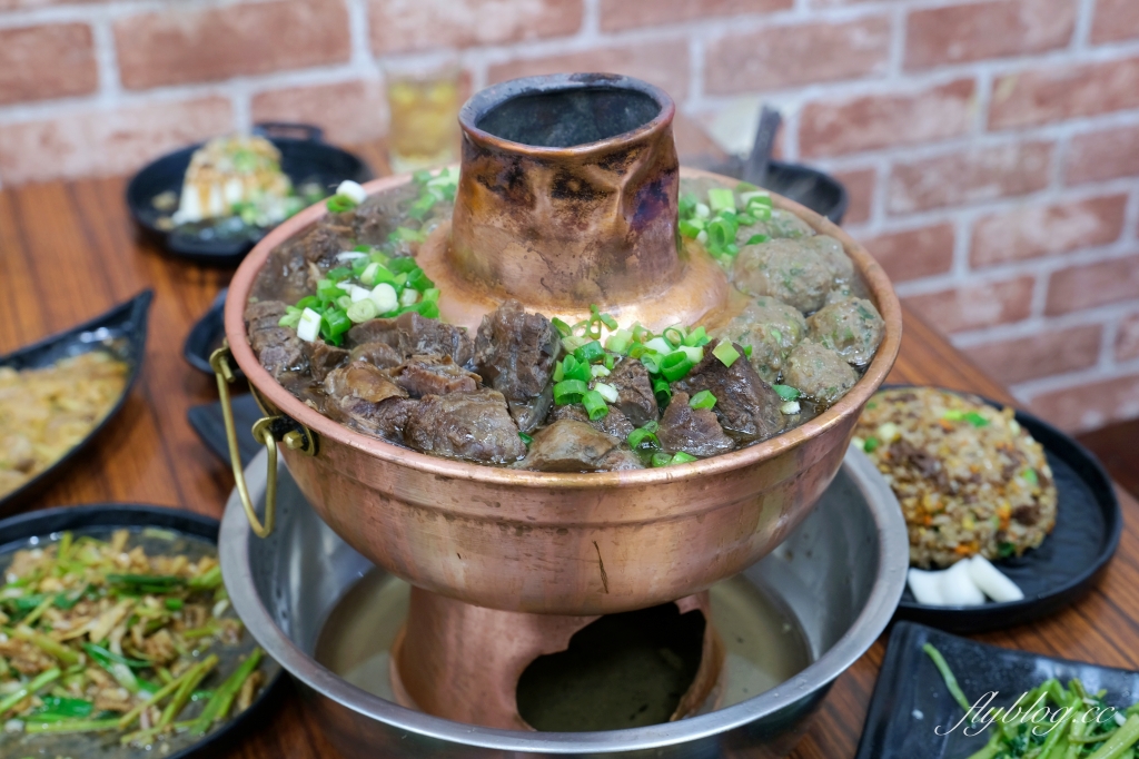 台中南區｜鈺鳳牛羊肉火鍋．古早味碳火牛肉鍋，鄰近中興大學的隱藏版美食 @飛天璇的口袋